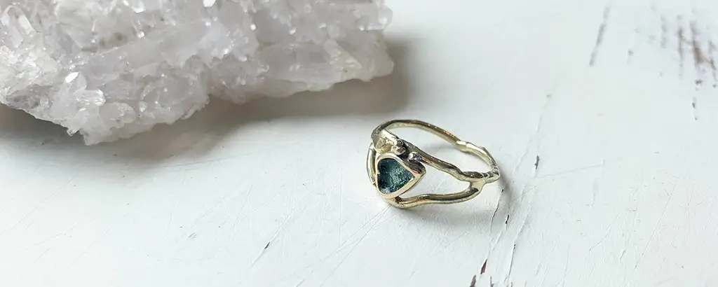 Gaat de as niet van het emaille af?