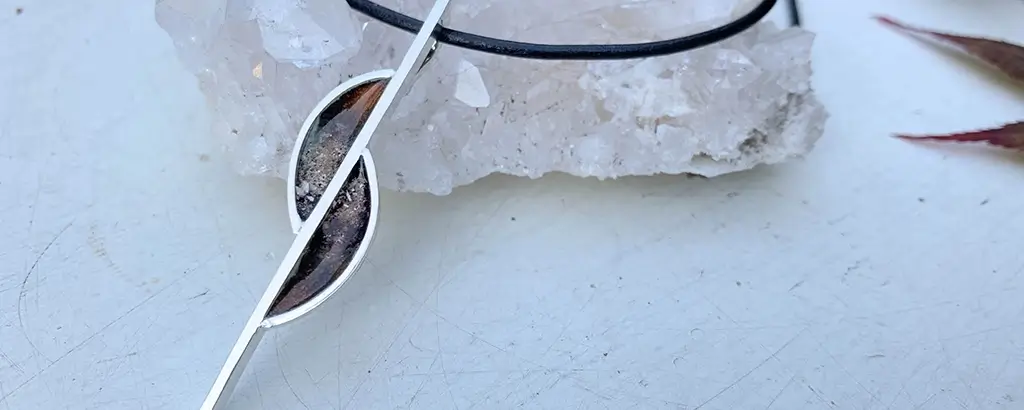 De assieraden worden gemaakt van volledig goud of zilver.