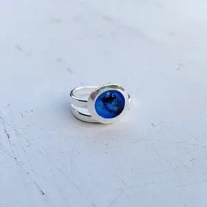 Verstelbare ring met emaille en de mogelijkheid om as te verwerken