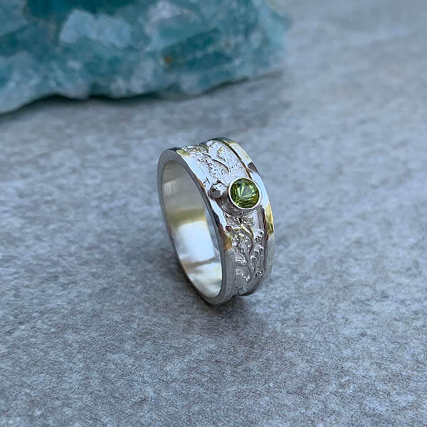 Zilveren ring met peridoot